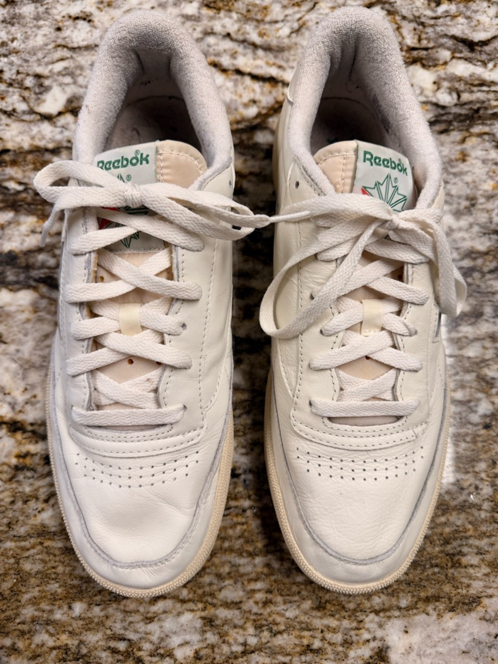 Reebok Men’s Size 12 Vintage White Leather with Green Logo Accent Sneakers - Picture 8 of 9
